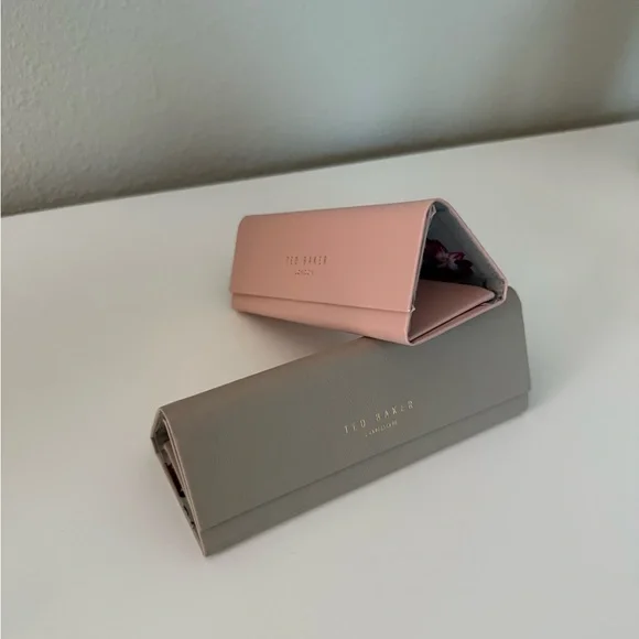 NWT Ted Baker large cosmetic bag, 2 eyeglass/sunglass cases, cleaning cloth set - Picture 10 of 16